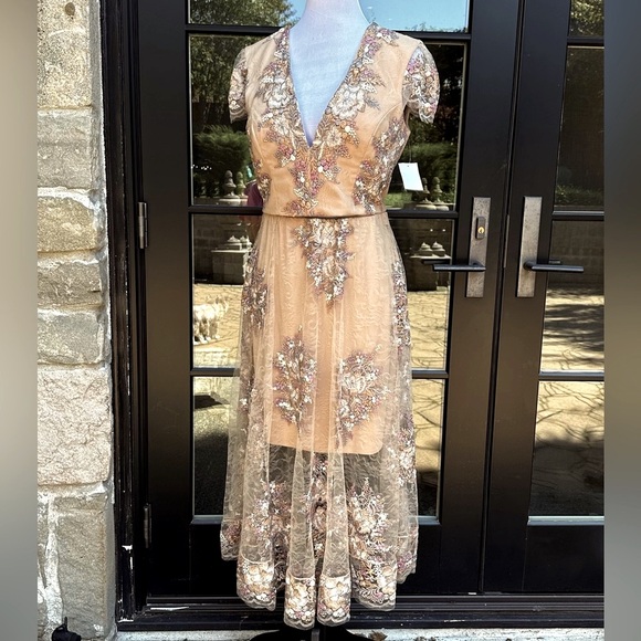 Dress the Population Two Piece Dress, NWT, size M, floral embroidered lace - Picture 1 of 7